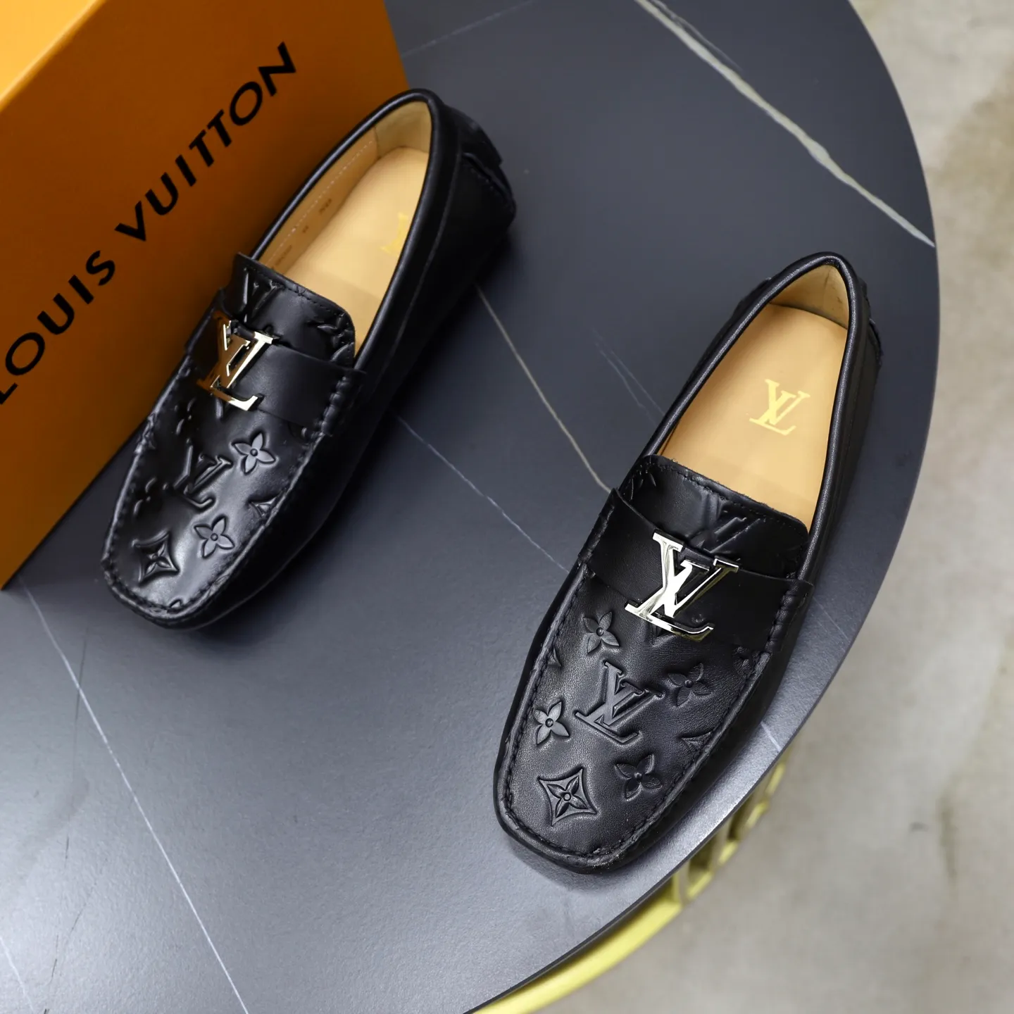 Ex-factory price: 480💰【LV】Louis Vuitton ⚠️High-end men’s driving and pedal series ⚠️38-44 (customized for 45) ⚠️All original cowhide leather! Thick and soft! Made entirely of calfskin lining! Rubber sheet anti-slip beanie sole! Three-dimensional package technology! Fashionable and classic! Handicrafts! Original high quality! Feel free to compare!
